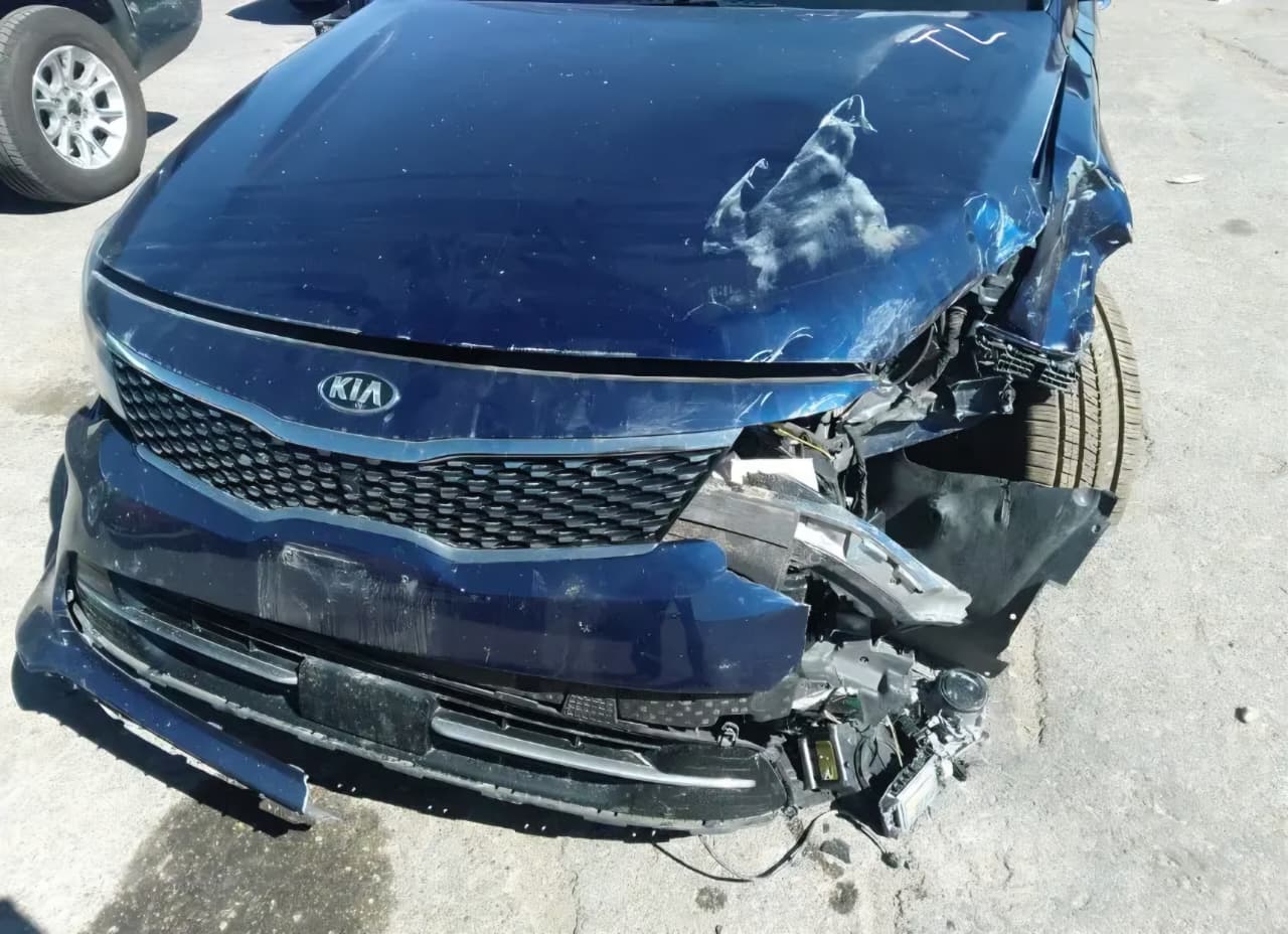 2017 KIA Optima SXL VIN 5XXGV4L27GG059527 – photo 2